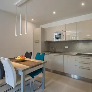  Apartment Mare